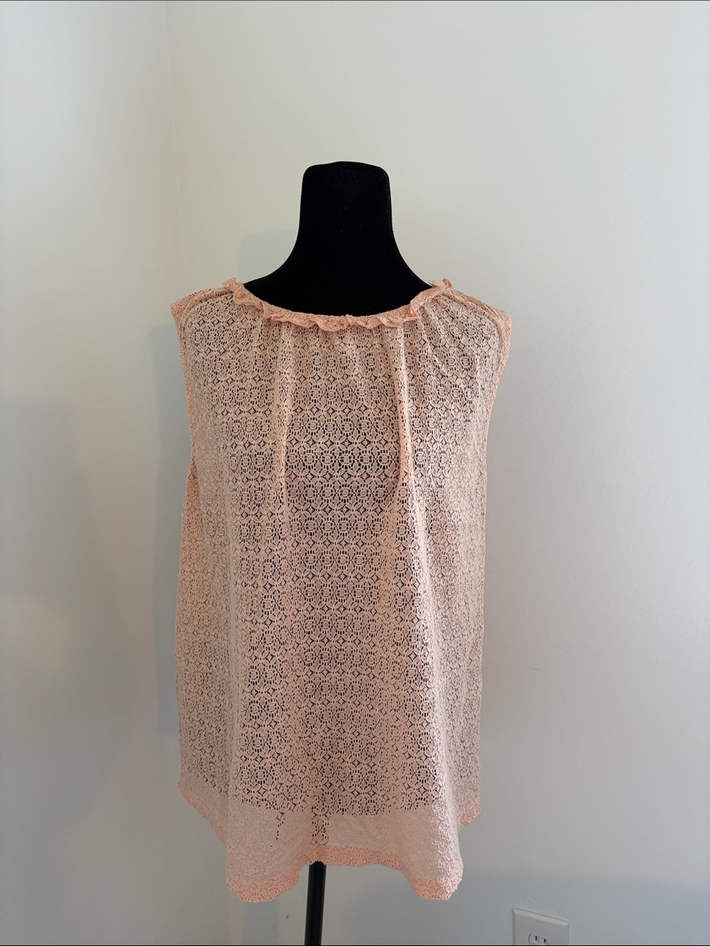 Treasure & Bond Peach Lace Sleeveless Blouse P to P 23 inches